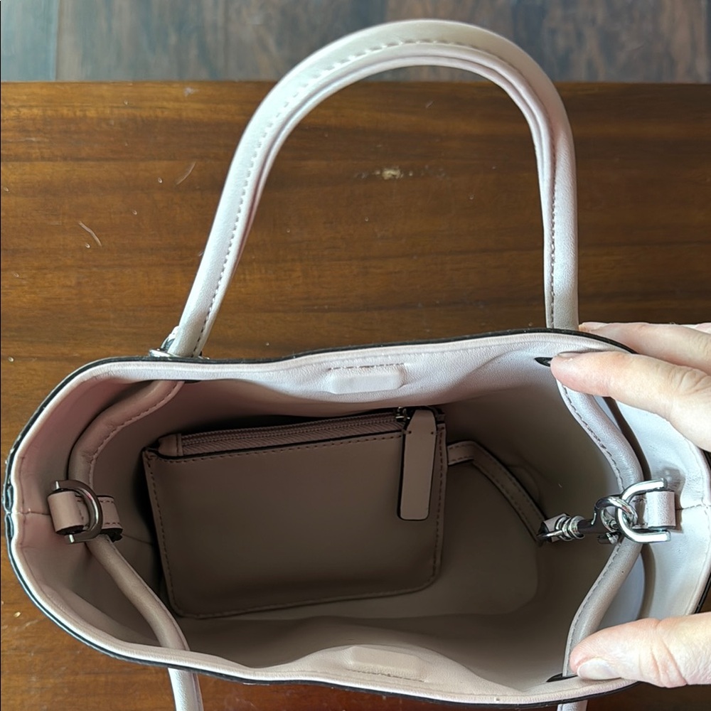 Calvin Klein Elegant Beige Tote Bag - Picture 4 of 6